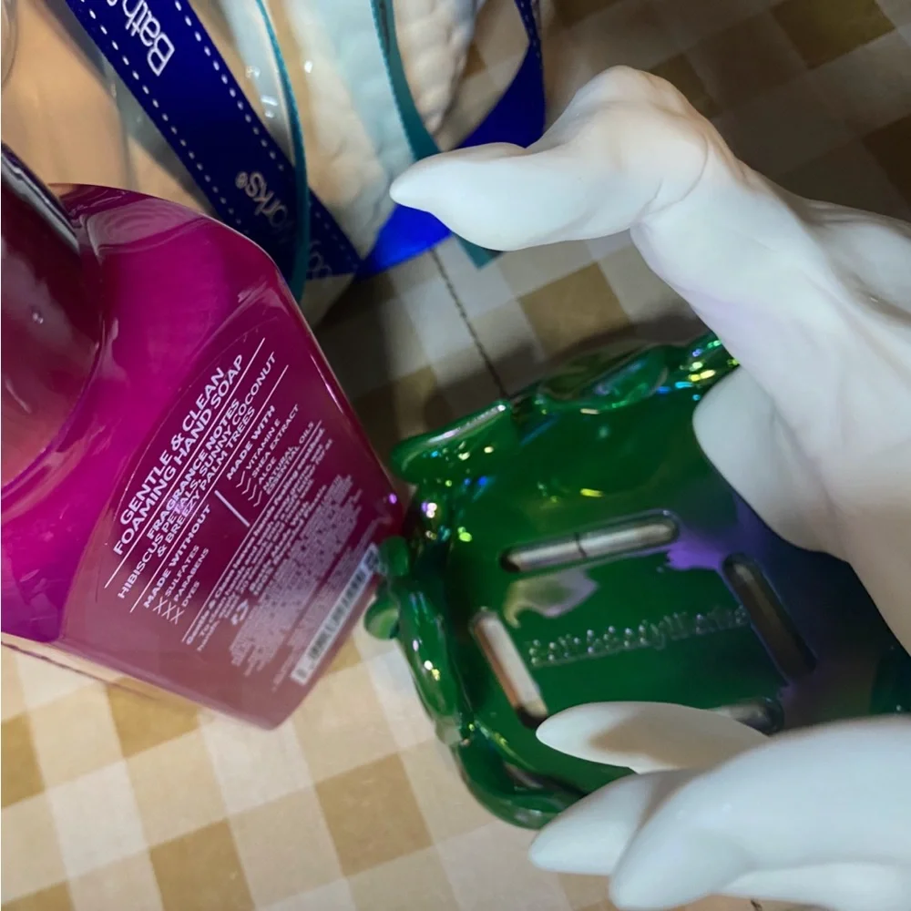 BATH AND BODY WORKS HALLOWEEN IVY HAND FOAMING SOAP HOLDER